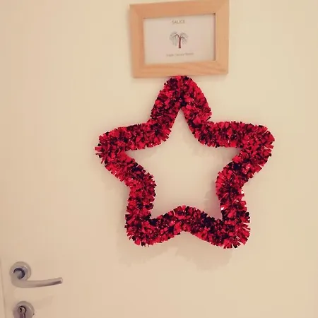 Tree Modern Гостьовий будинок