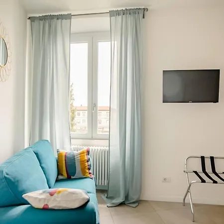 Tree Modern Гостьовий будинок Бергамо