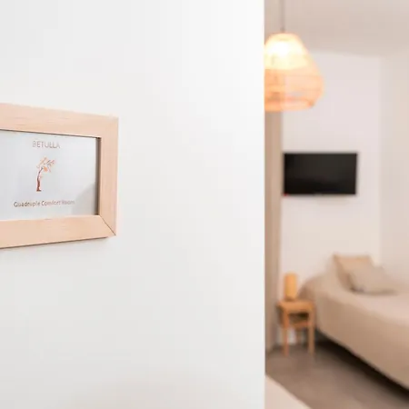 Tree Modern Гостьовий будинок